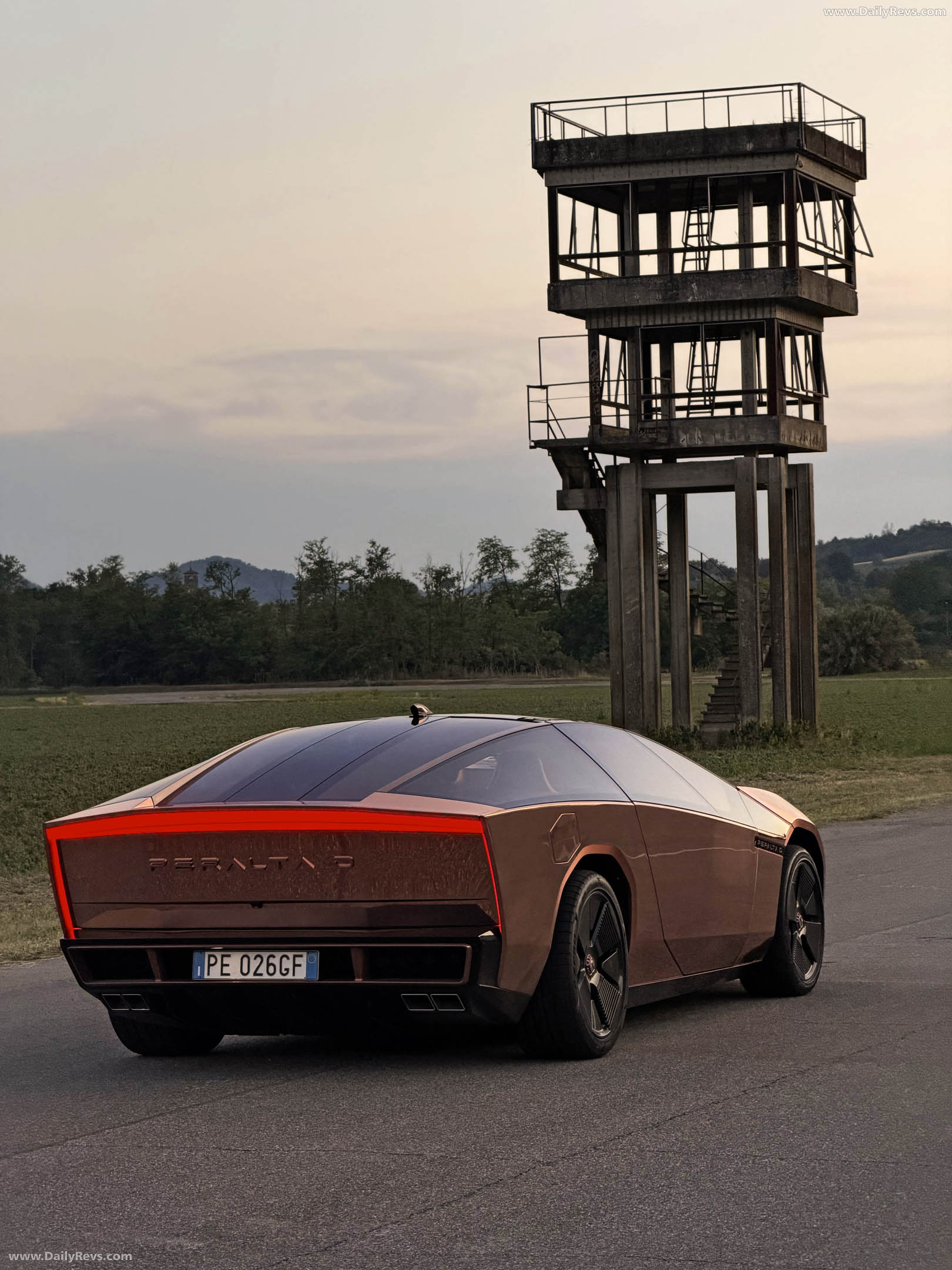2027 GFG Style Peralta D Rear View